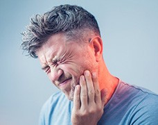 Man has oral pain